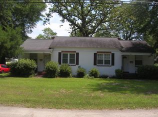 518 3rd St #B, Cheraw, SC 29520