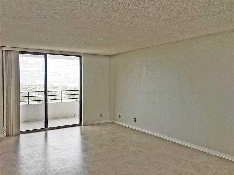 2nd image of 2501 Park Ln