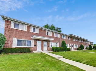 1210 N Boxwood Dr, Mount Prospect, IL