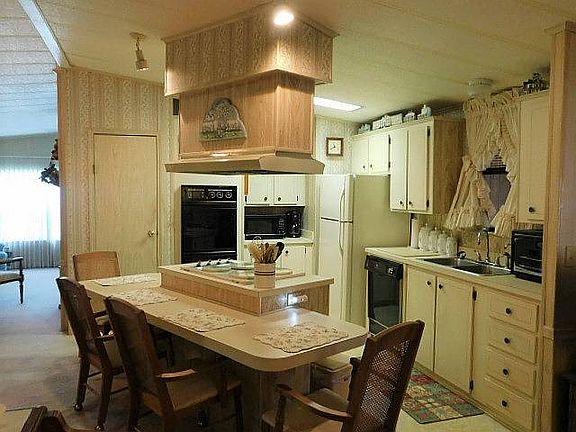 2nd image of 6093 La Costa Dr