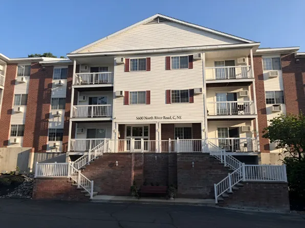 490 River Rd APT 31, Manchester, NH 03104