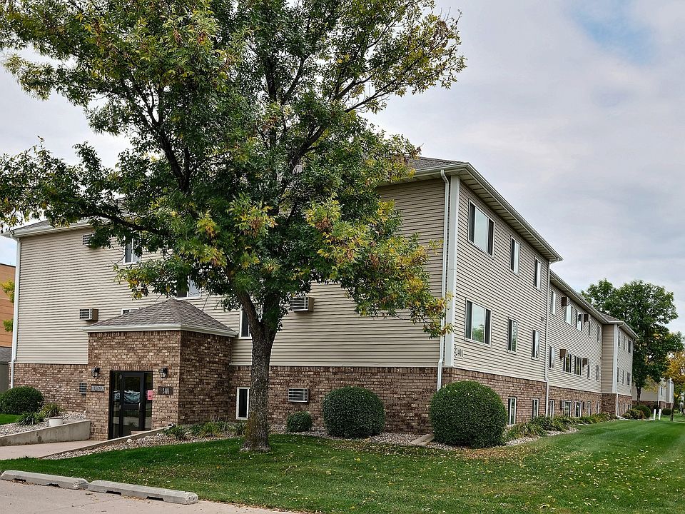 Fargo, ND Brownstone Apartments | Exterior