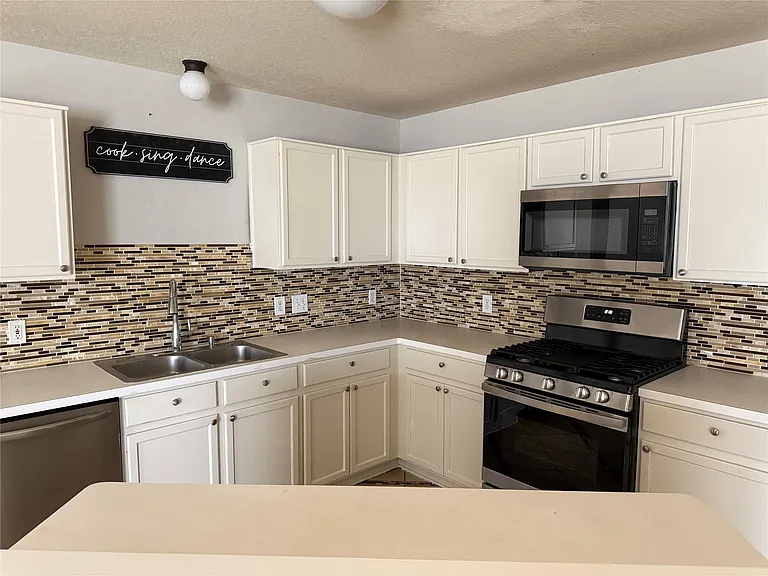 20234 Cypresswood Gln — Photo 11