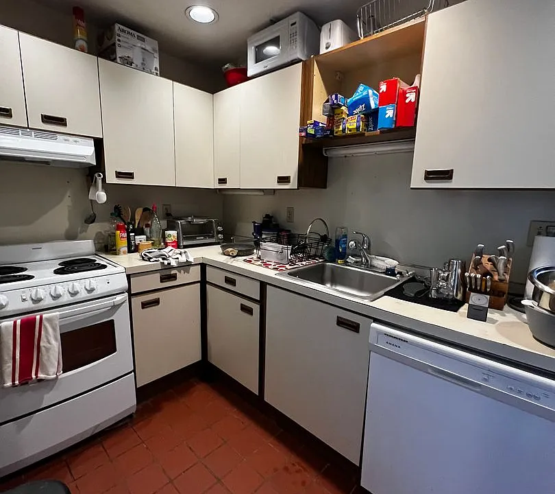 447 Park Dr #3D