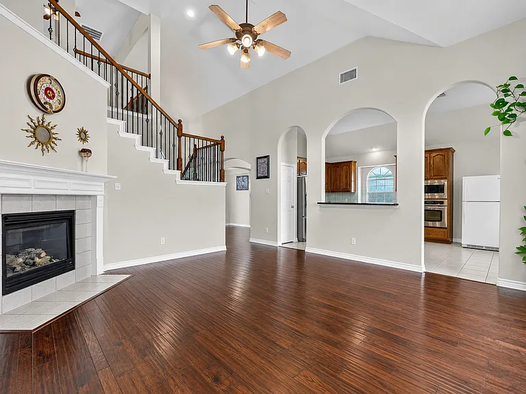 358 Fairlanding Ave — Photo 4
