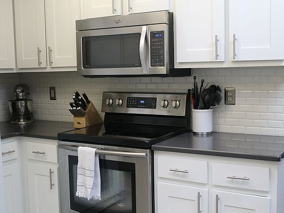 5th image of 136 Applewood Dr