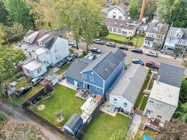 234 Howell St — Photo 39