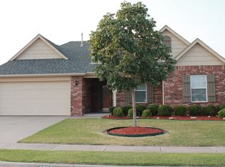 2003 W G St, Jenks, OK 74037
