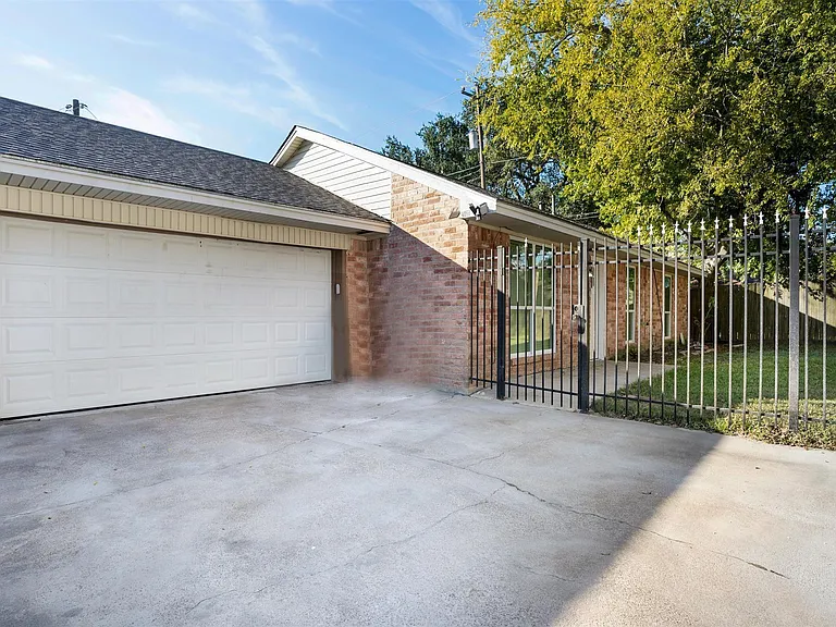 9026 Carousel Ln #B — Photo 2