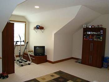 3rd image of 694 Kentucky Cir