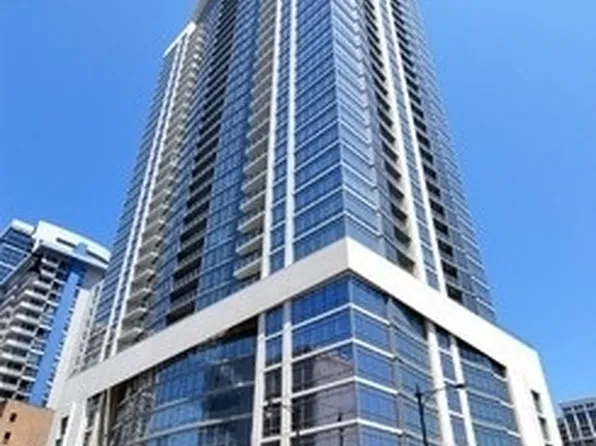 100 E 14th St, Chicago, IL