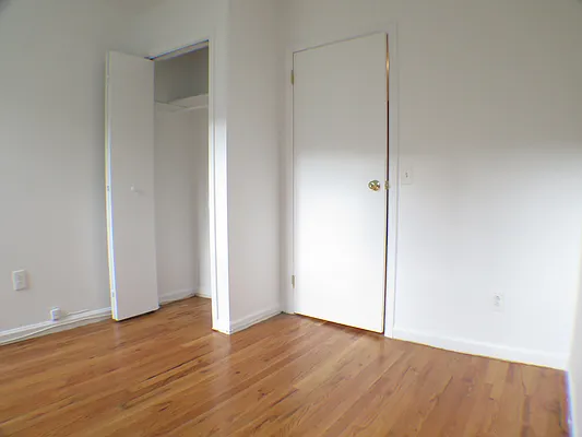 Rented by Glasser Realty LLC | media 8