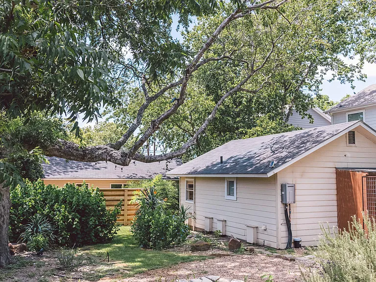 2419 Wilson St — Photo 11
