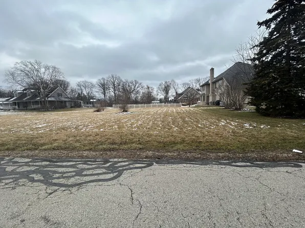 17W363 White Pine Rd, Addison, IL 60101