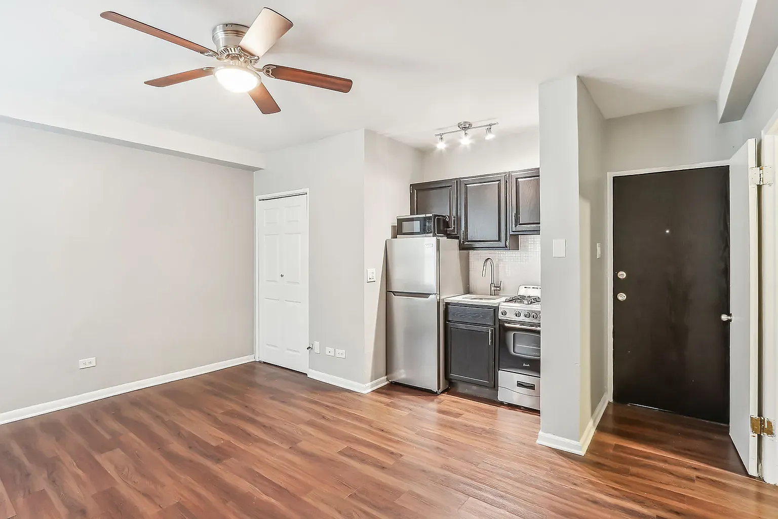Studio, 1.0 bath, 248 sqft, $1,545 — Photo 2