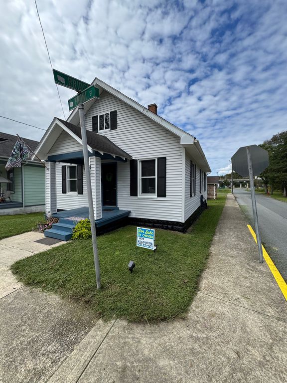 100 Front St - Property Image