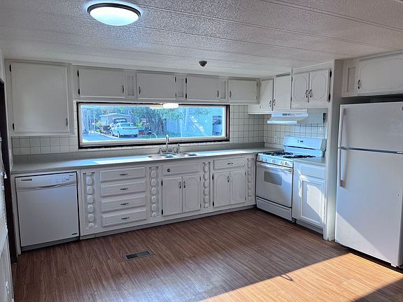 2nd image of 1053 Caroline Ct