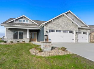 2021 Approach Dr, Auburn, IN 46706