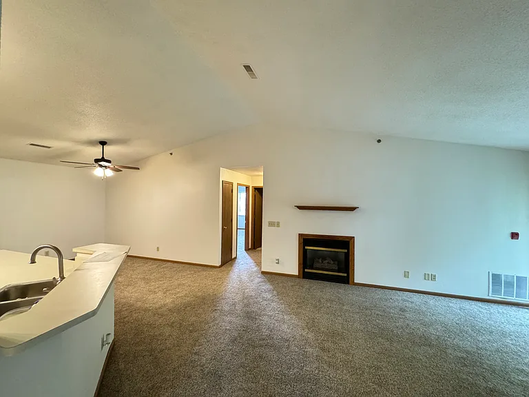 170 W Pioneer Rd #208 — Photo 5