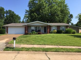 1105 Broadhurst Dr, Ballwin, MO 63021