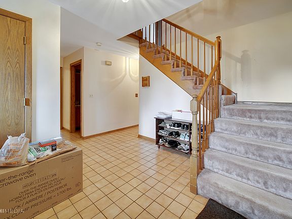 4th image of 9354 Margail Ave