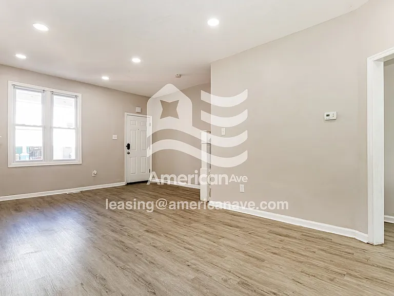 987180_006_living_room_13865855.jpg
