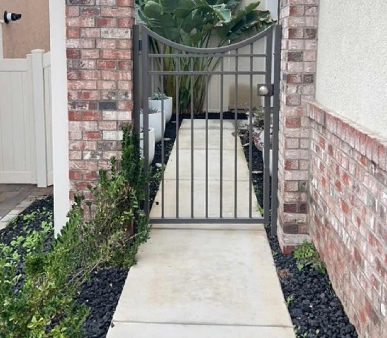 4 bed, 2445 sqft, $4,400 — Photo 4