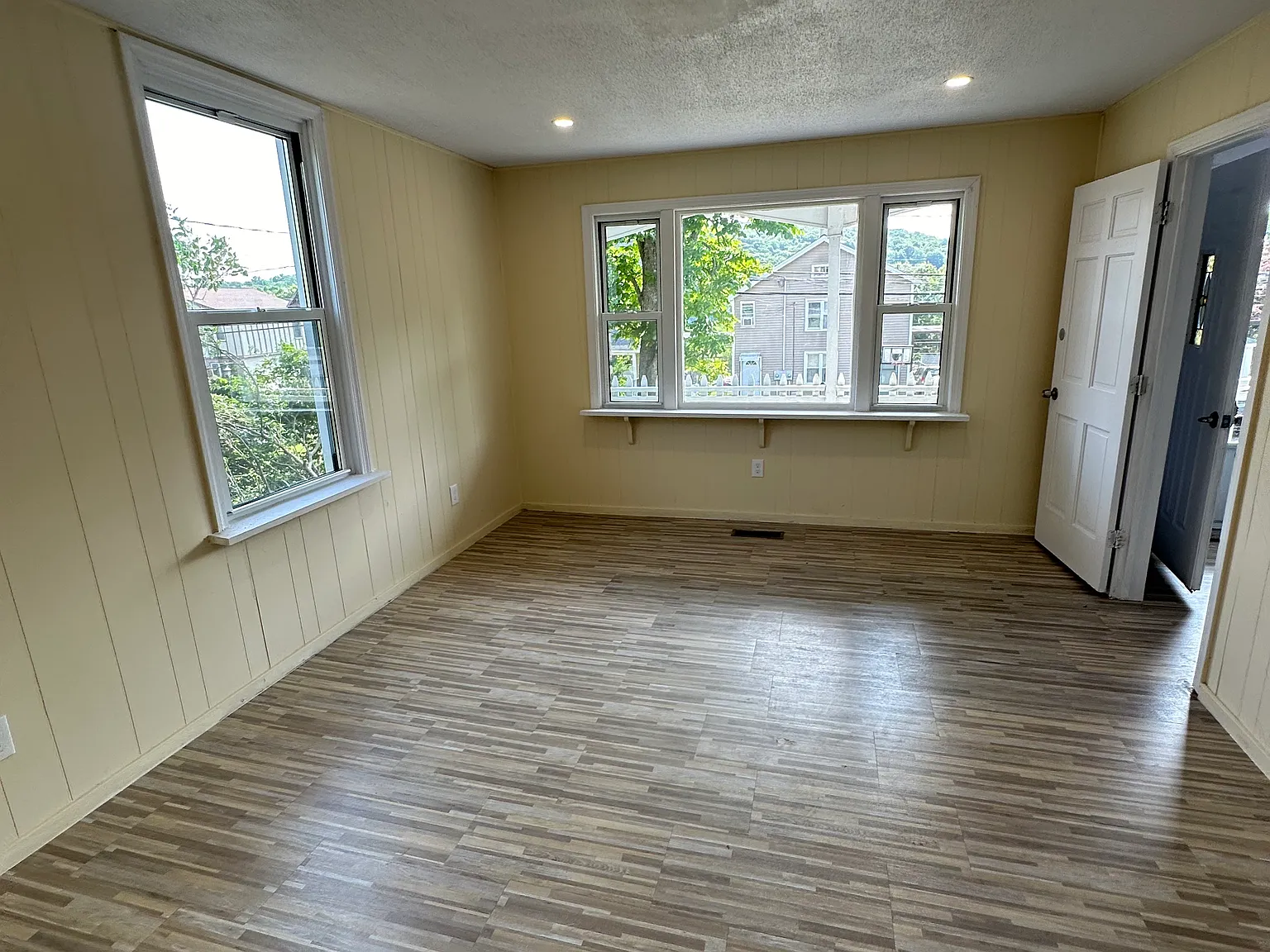 4 bed, 1849 sqft, $2,500 — Photo 3