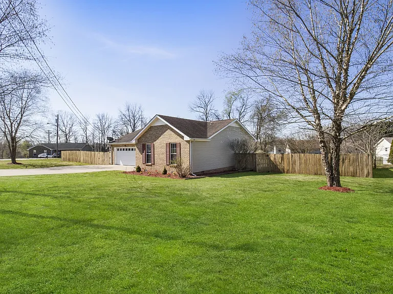 301 Eggars Ct — Photo 2