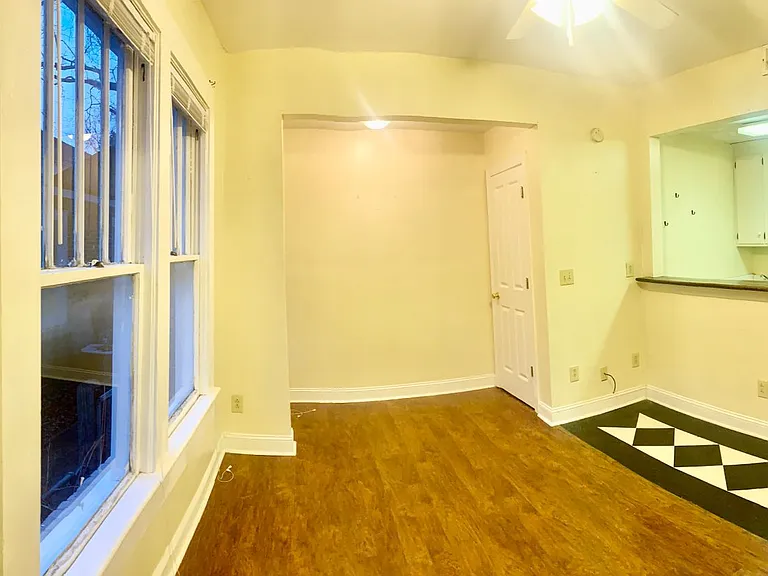 328 N Madison St — Photo 5