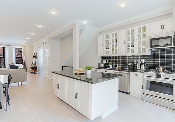 2nd image of 286 Clifton Pl #A
