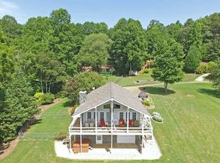 1926 Woods Landing Dr, Young Harris, GA 30582