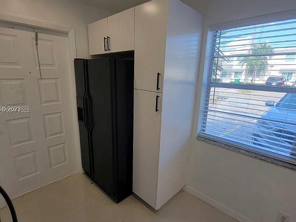 5th image of 831 NW 14th Way #1-2