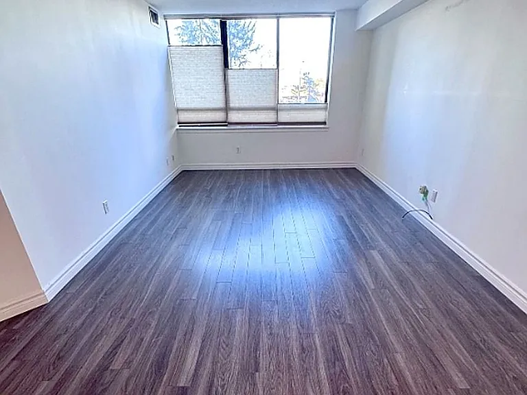 75 Bamburgh Cir #222 — Photo 7