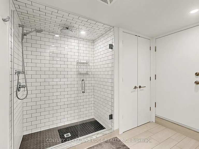 679 Woodbine Ave #MAIN — Photo 9