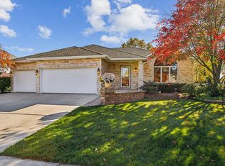 16482 Pasture Dr, Lemont, IL 60439