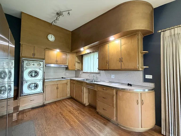 34 S River St — Photo 11