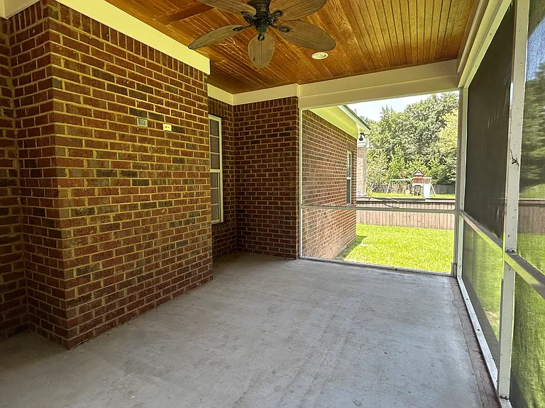 Screen-in porch