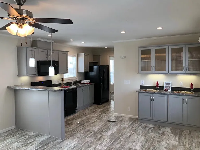 4526 Peachtree Ct — Photo 2