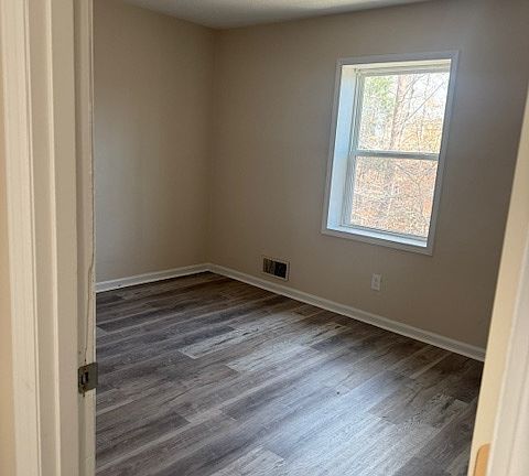2nd image of 400 Northview Dr #402