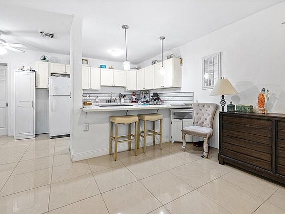 5th image of 1412 SW 3RD Street