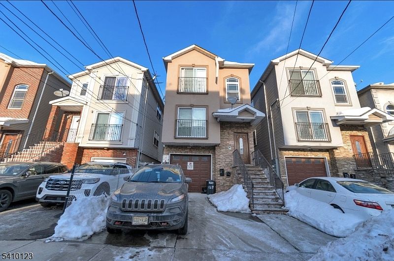 1st image of 327 S Park St