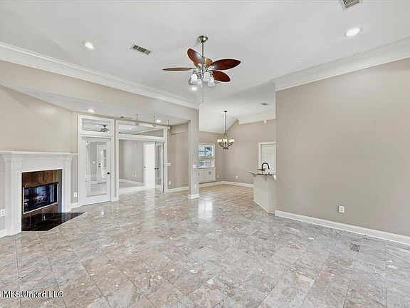 4th image of 705 Huntington Cv