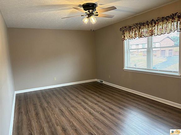 4th image of 216 Castleridge Dr
