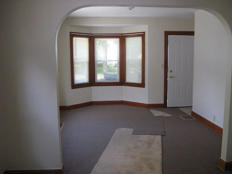 1st image of 591 Oak St