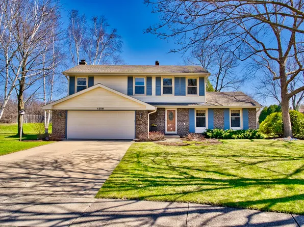 1206 Abbey Ct, Libertyville, IL 60048
