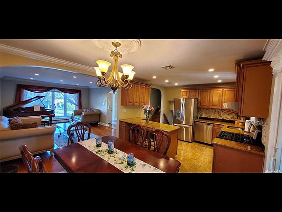 4th image of 10 Gardenia Ln