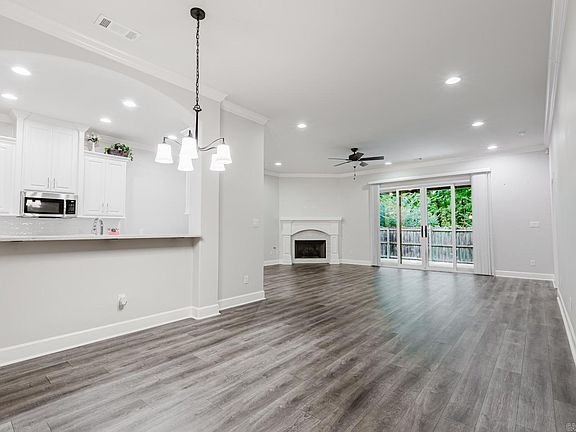 3rd image of 26 Piper Ln