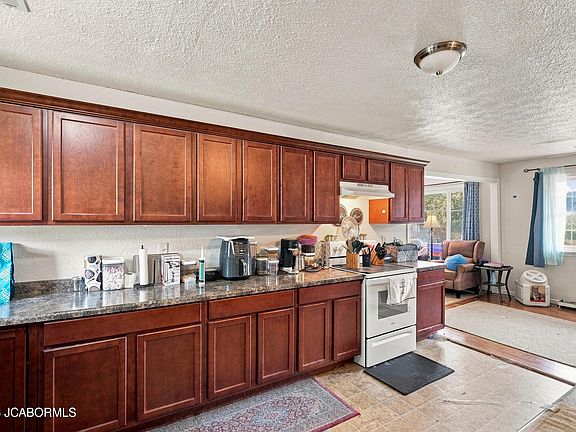 4th image of 709 Canterbury Dr