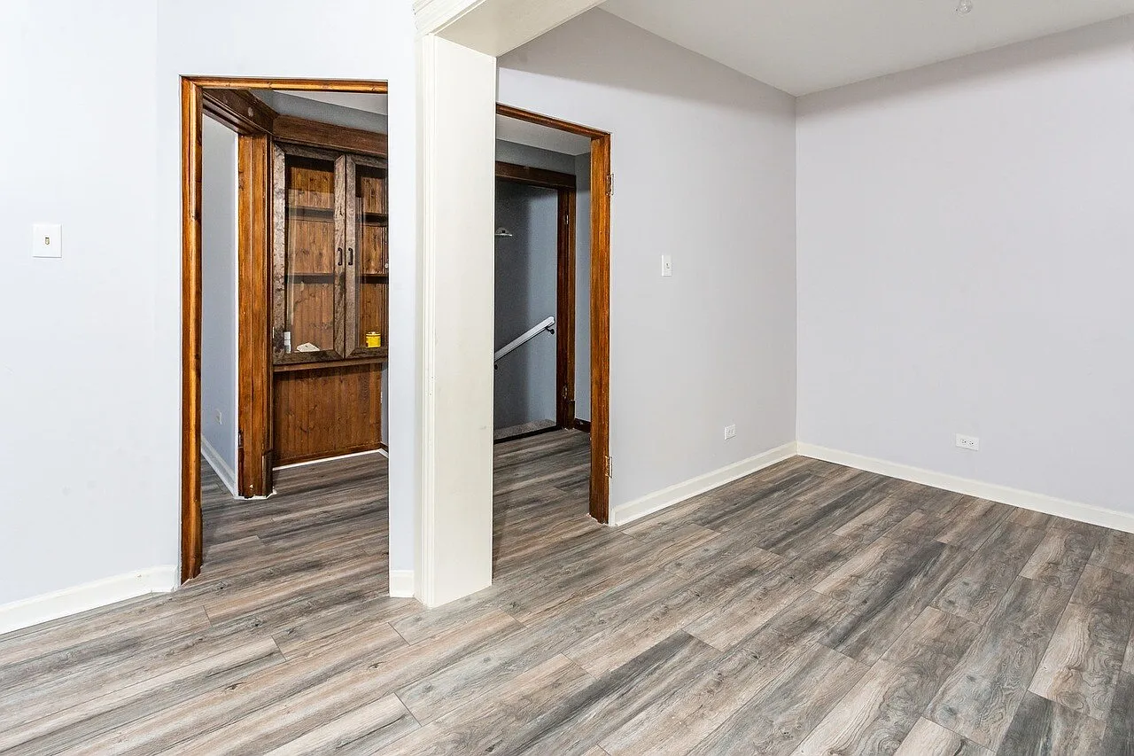 3 bed, 1000 sqft, $1,750 — Photo 2